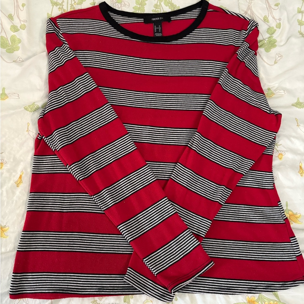 Forever 21 Red and Black Knit Top